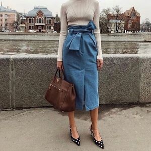 Not 4 sale. Looking for this denim skirt to buy.
